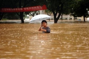 china flood hassle small 300x199 Join a tour group or independent travel in China?