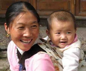 chinese smiling mother baby 300x247 Chinese etiquette tips for travelers