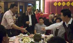 finger guessing game small finger guessing game small 300x176 Chinese etiquette tips for travelers
