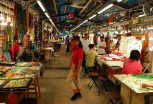 jade-market-street-kowloon jade market street kowloon 300x204 Hong Kong Shopping Guide | Best HK markets, shops, stores, & malls