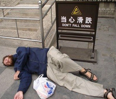 laowai didnt listen and fell down
