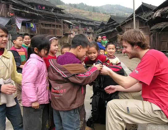 Playing with local Chinese kids, a reason why you might want to do independent travel in China.