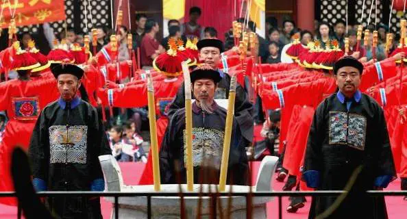 Chinese men dressed in Confucian clothing