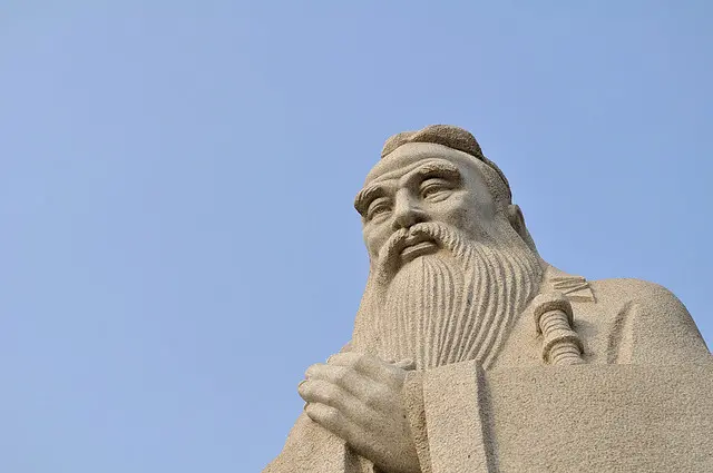 A stone statue of Confucius