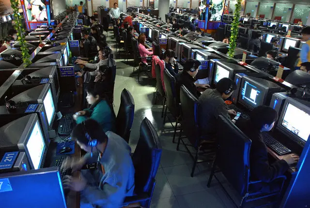 Young gamers gathered in a room representing 21% of all Internet users