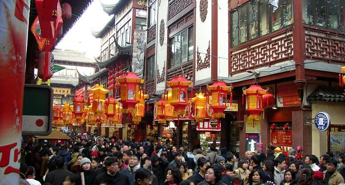 Shopping at the Yu Yuan Gardens in Shanghai